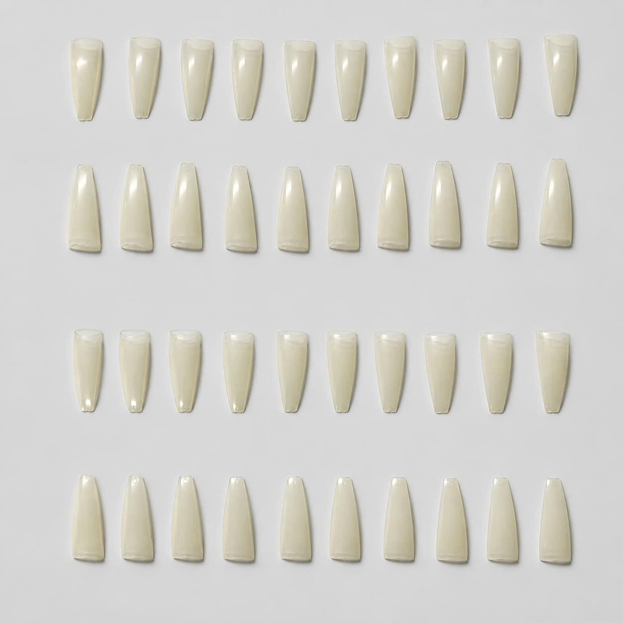 Fake nails/Móng tay giả